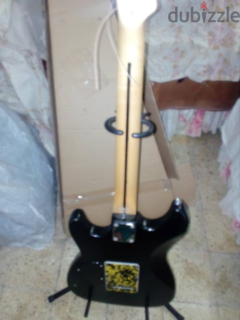 اليكتريك جيتار فيندر  fender squier stratocaster made in indonesia 7