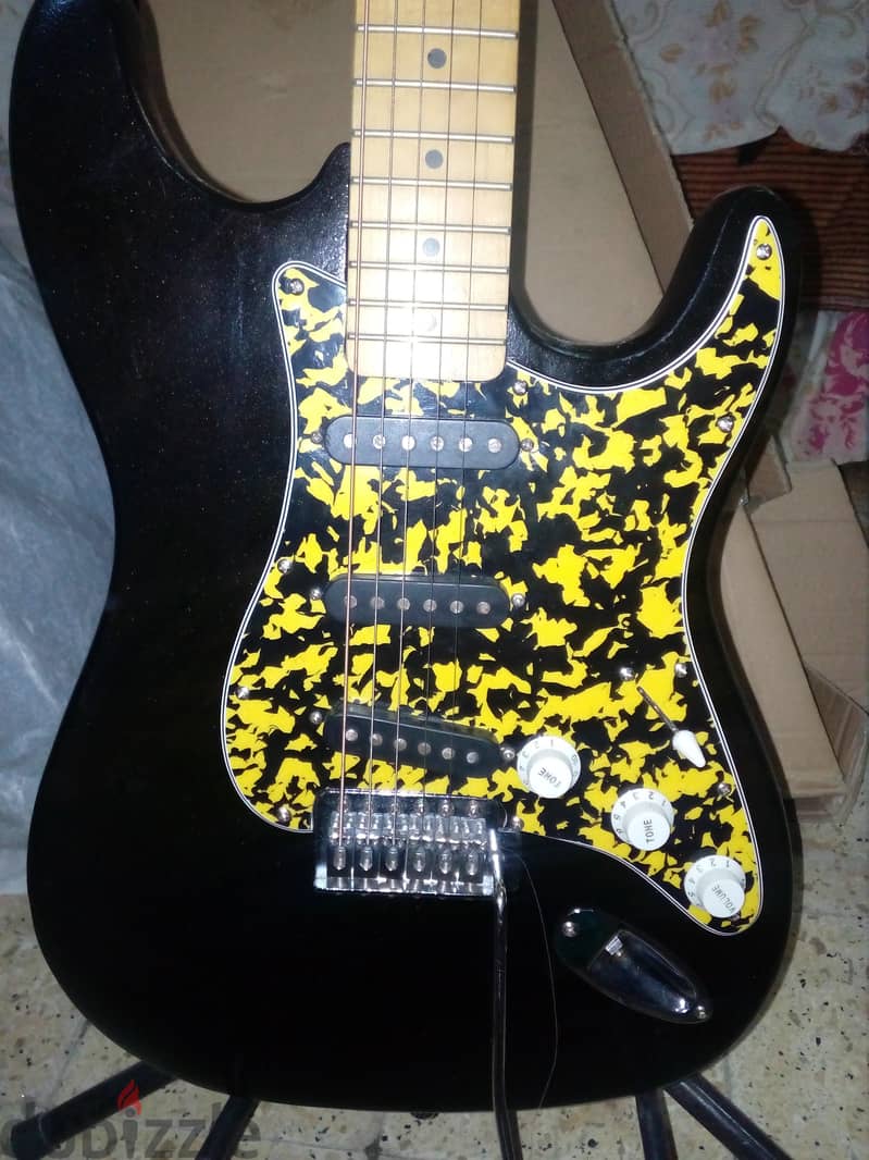 اليكتريك جيتار فيندر  fender squier stratocaster made in indonesia 8