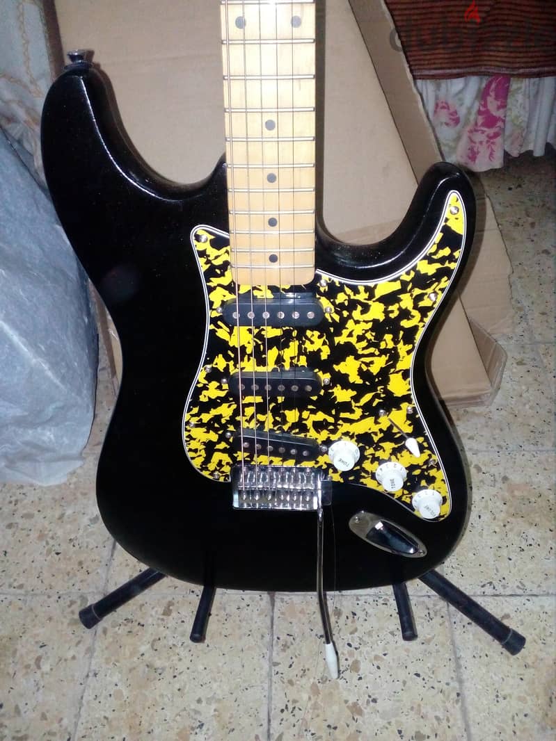 اليكتريك جيتار فيندر  fender squier stratocaster made in indonesia 9