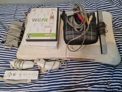 Wii console + 35 games جهاز نينتيندو مع العاب