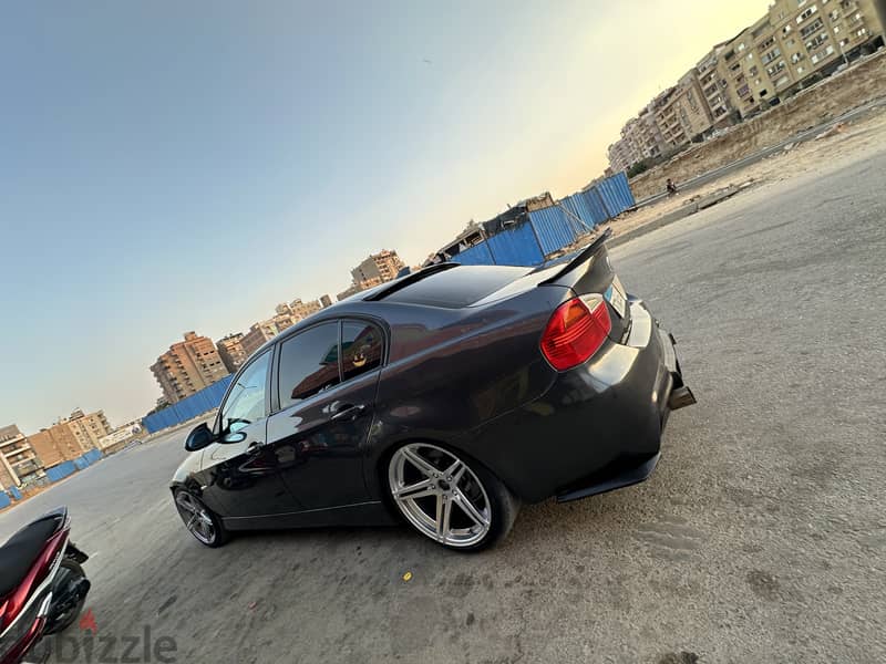 Bmw e90 320 2007 راشه حزام قابل للازاله  عدا السقف(فابريكا) 6