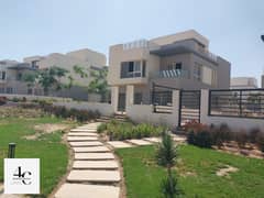 Modern standalone villa with land space 430m for sale with a prime view on landscape, ready to move at the lowest price in Hyde Park Fifth Settlements