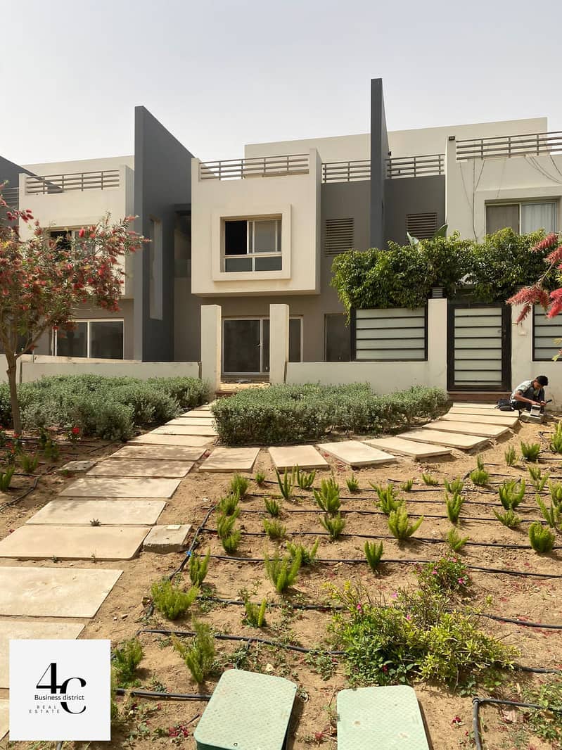 Townhouse Middle 208m With 4 Bedrooms with Installments At The Lowest Price In The Market In Hyde Park In Fifth Settlement 5