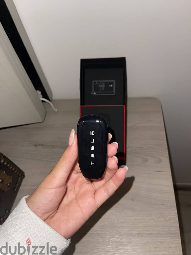 Tesla Car Key مفتاح تسلا 1