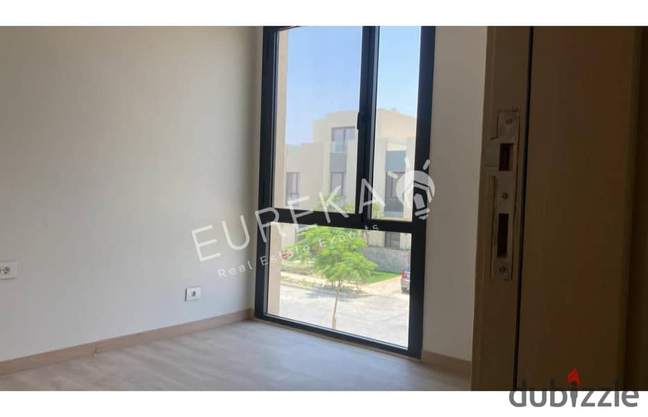 للإيجار تاون هاوس كورنر 160م في Compound Al Burouj 10