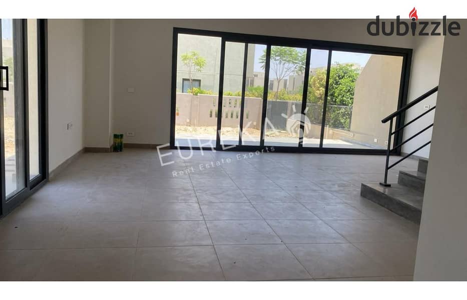 للإيجار تاون هاوس كورنر 160م في Compound Al Burouj 12