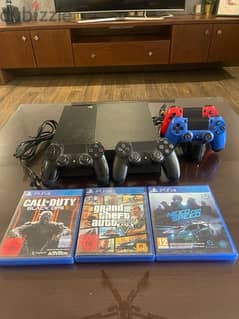 PS4 Fat 500G Perfect Condition للبيع مع ٤ دراعات و شاحن و ٣ العاب