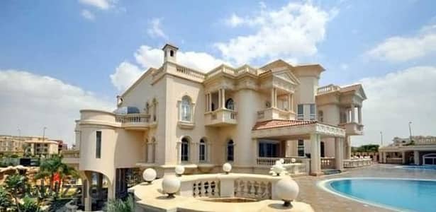 Palace for sale directly in front of Mall of Arabia