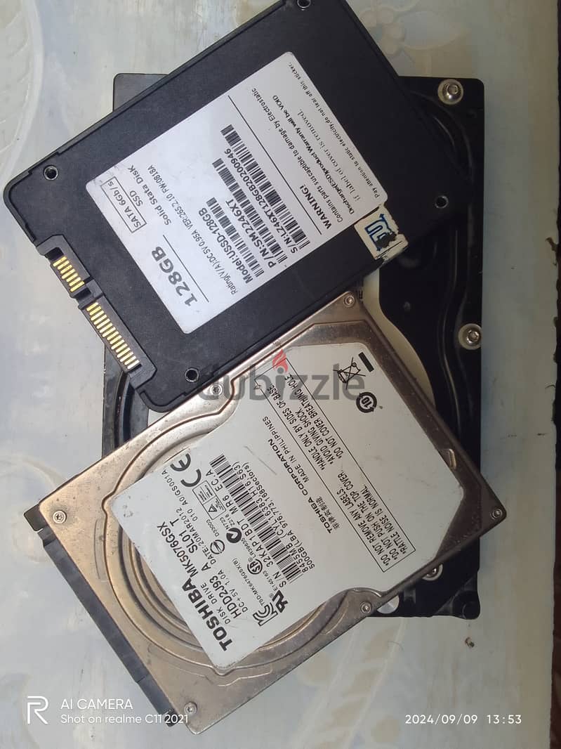 بور سبلاي  و ssd 128  وا هارد hdd 500 و hdd 80 3