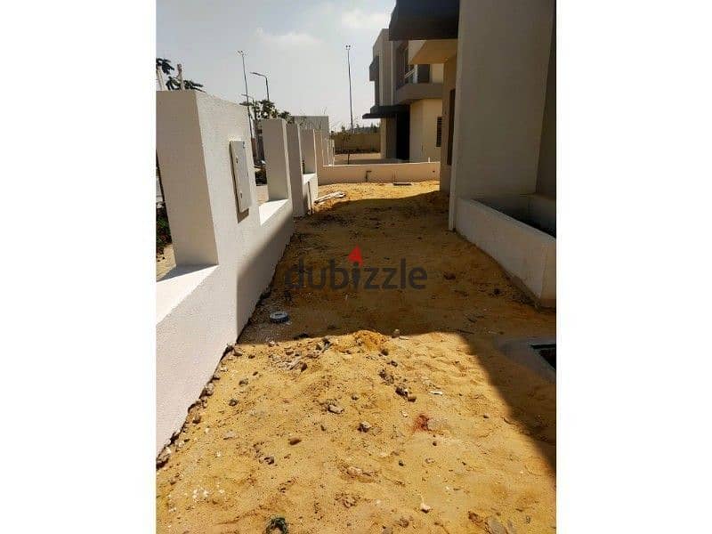 An opportunity to own an apartment in a prime location on an area of ​​​​191m, ready to move, in Hyde park , new Cairo P 2