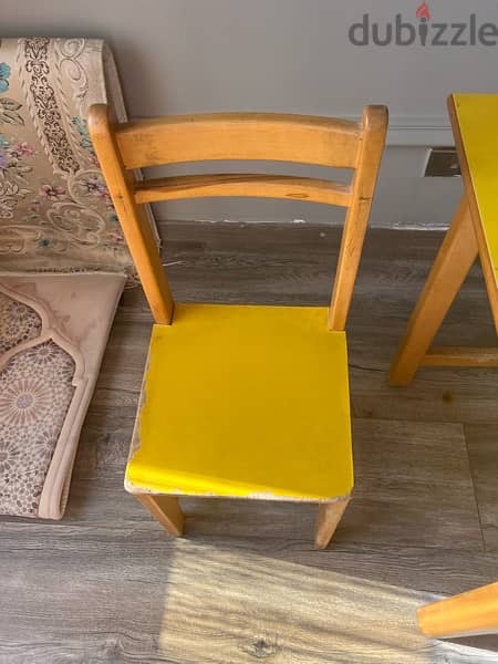 table with 2 chairs for kids room 0