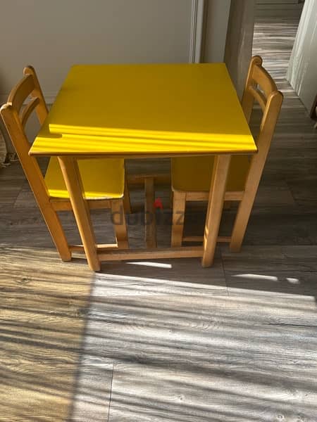 table with 2 chairs for kids room 2