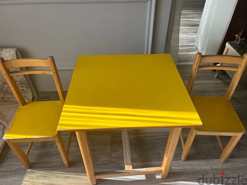 table with 2 chairs for kids room 3