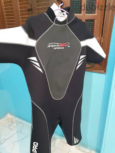 For sale new scuba diving suit     Aqua proللبيع بدلة غطس جديده ماركة