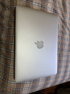 macbook pro early 2015 very good condition ( battery needs service )