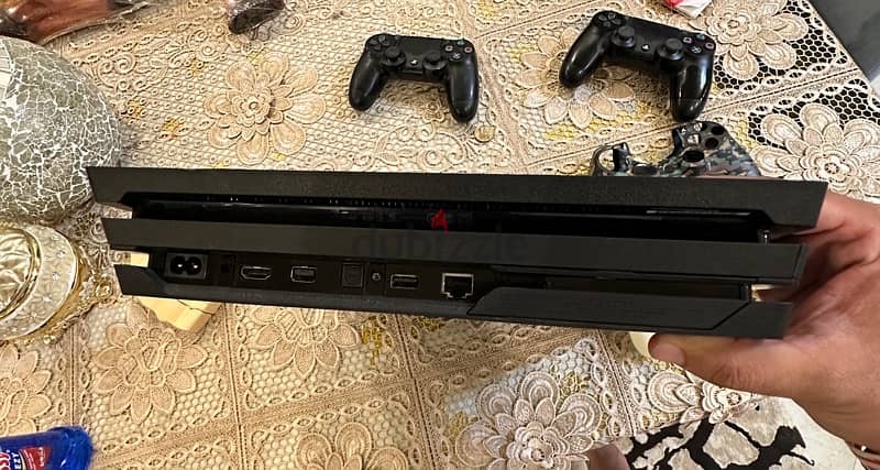 PS4 pro للبيع 2