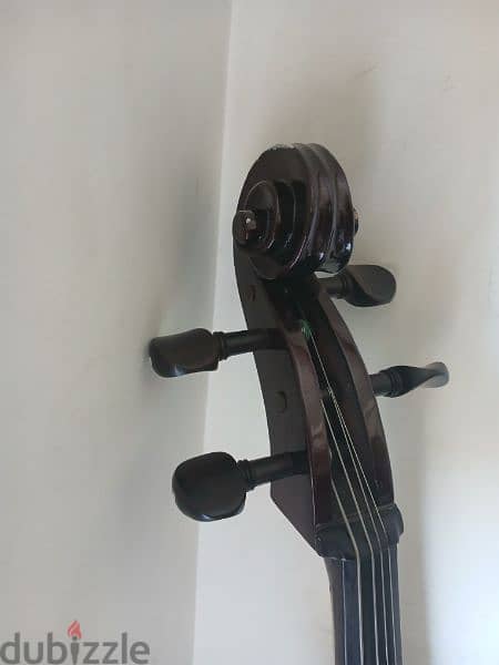 Electric cello 4/4 for sale  like new 2