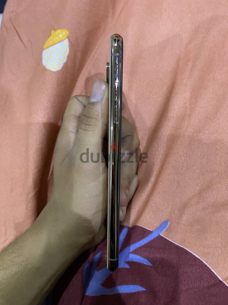 ايفون xs max 4