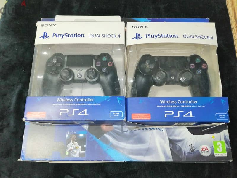 جهاز PS4 بالعلبة + دراعين + ٥ العاب اوفلاين 0