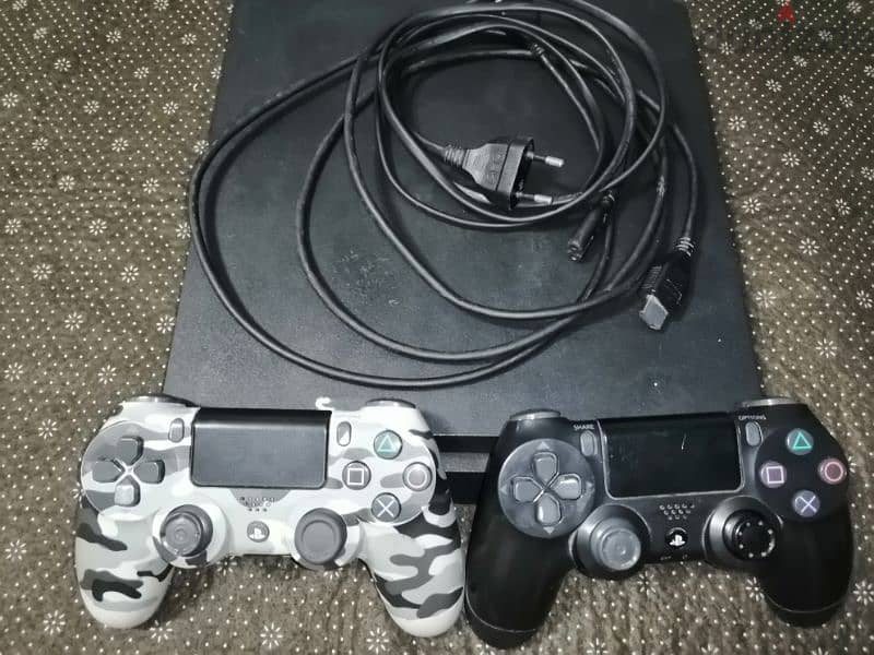 جهاز PS4 بالعلبة + دراعين + ٣ العاب اوفلاين 5