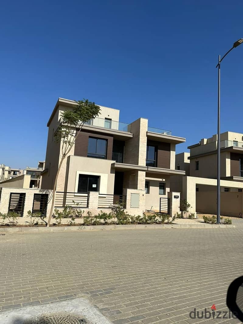 Live in a twin house villa with lagoon view in SODIC Sheikh Zayed with installments over 10 years 4