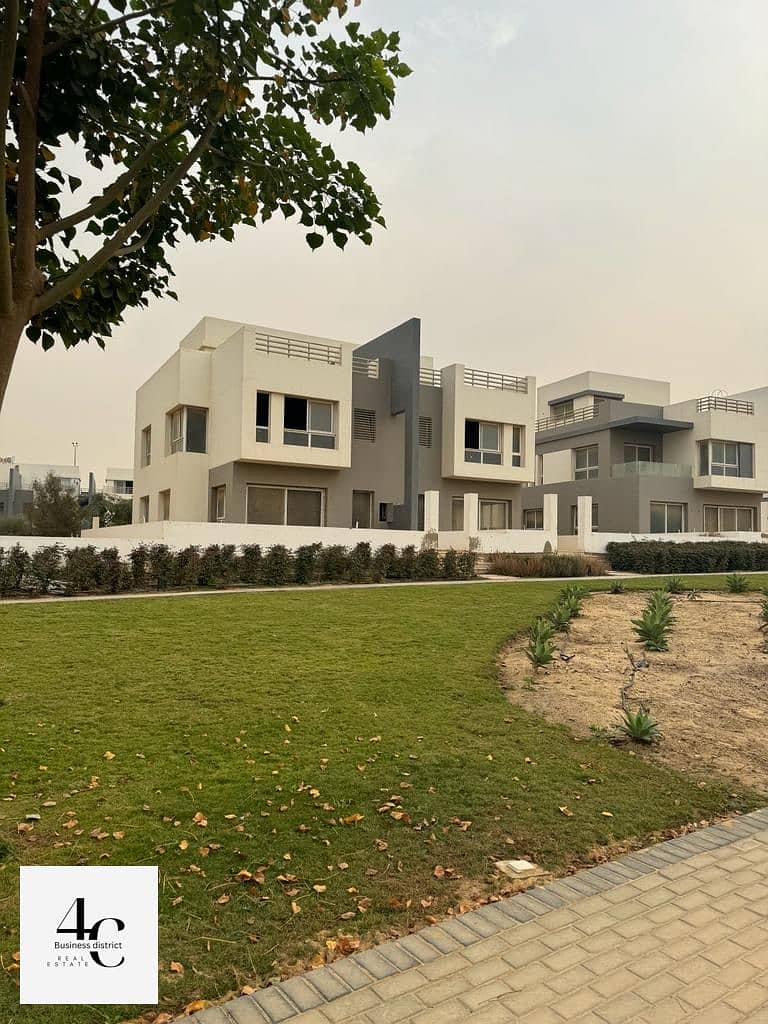 Twin house ready to move330m for sale in best location in compound hyde park with installments 1