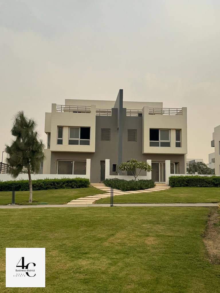 Twin house ready to move330m for sale in best location in compound hyde park with installments 10