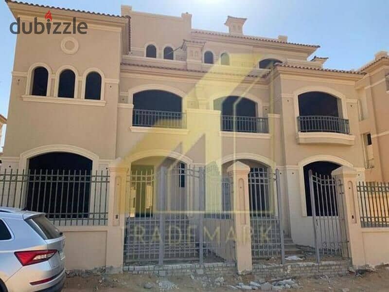 فيلا للبيع باكبر كمبوند فى التجمع الخامس استلام فورى  Villa for sale in the largest compound in Fifth Settlement, immediate receipt 0