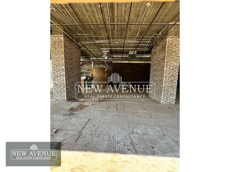 Retail for Sale in Ard el Golf high traffic 1