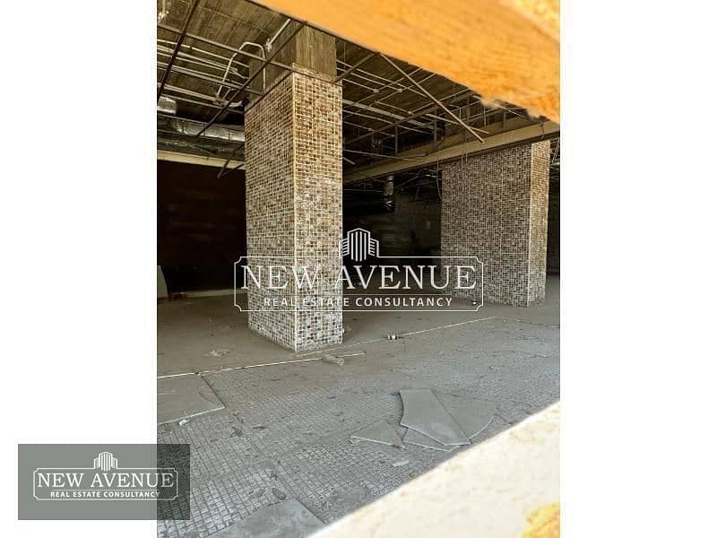 Retail for Sale in Ard el Golf high traffic 2