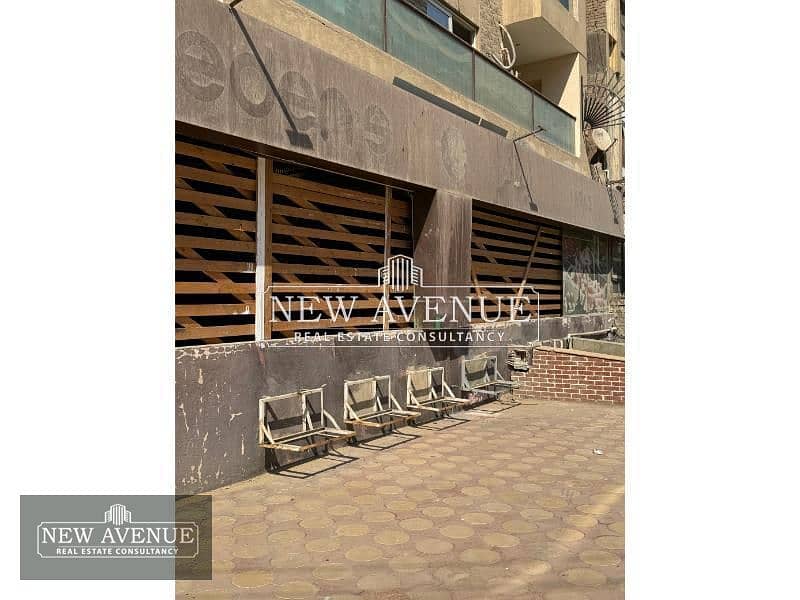 Retail for Sale in Ard el Golf high traffic 4