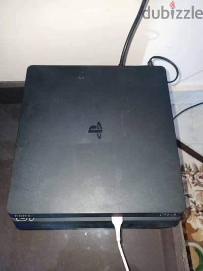 3 أجهزه ps4 slim للبيع الجهاز ب 8000