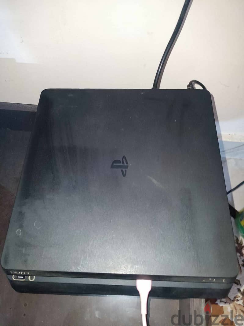 3 أجهزه ps4 slim للبيع الجهاز ب 8000 7