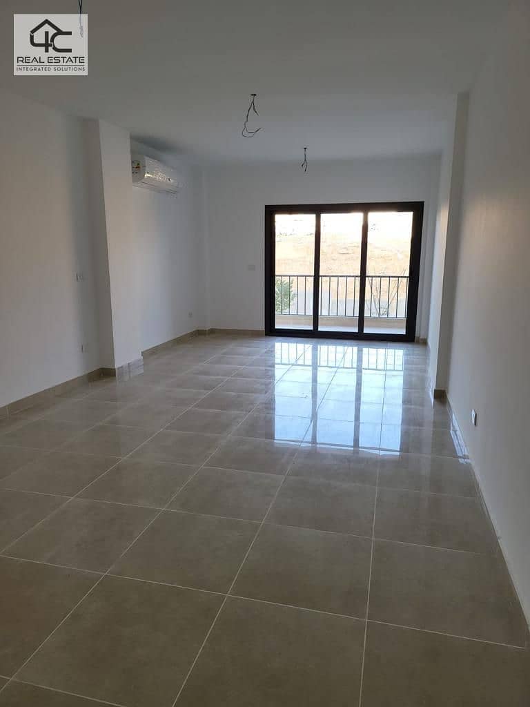 Apartment for sale, finished, with air conditioners, in installments. The price includes maintenance and garage, and delivery within 3 months in the s 7