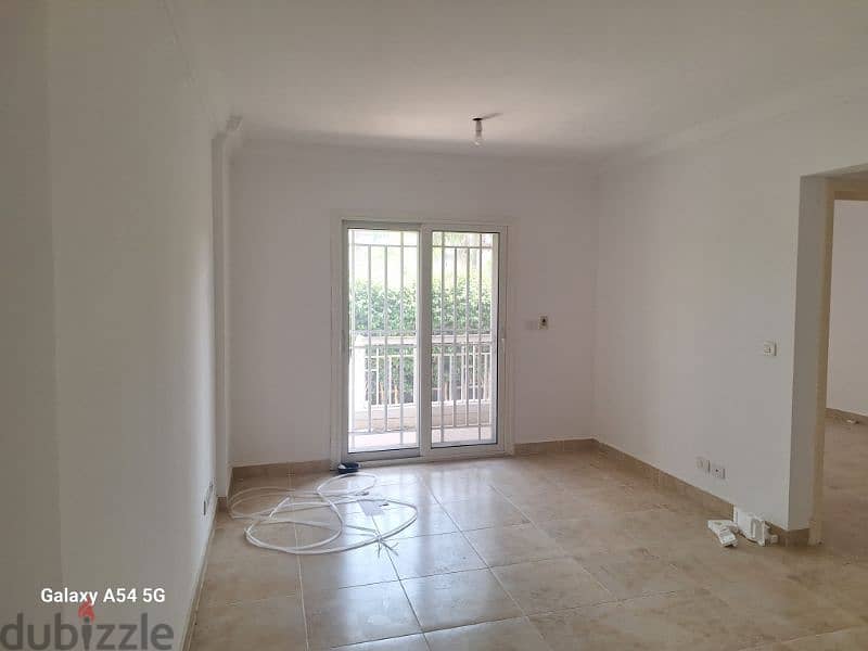 شقه للبيع 75 في مدينتى ارضى بحديقة-Apartments75 for sale in Madinaty 3