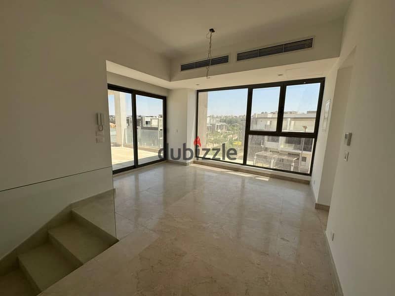 Twin house villa, immediate receipt, fully finished, with air conditioners, in Al Marasem Compound, Fifth Settlement, in the heart of Golden Square 5