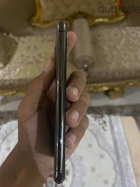 iphone 11pro خطين 4