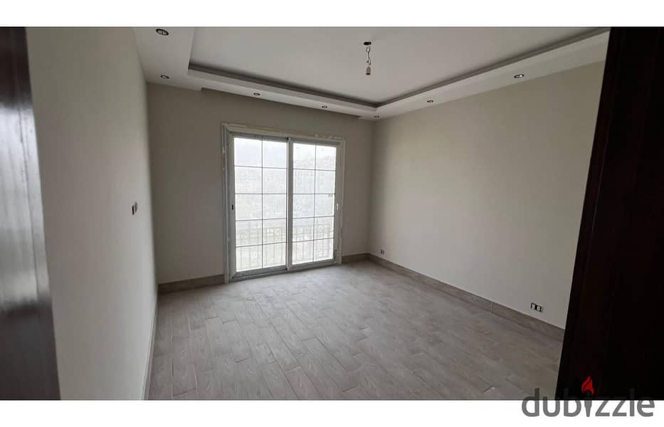 penthouse 300m semi furnished for rent regents park compound 21