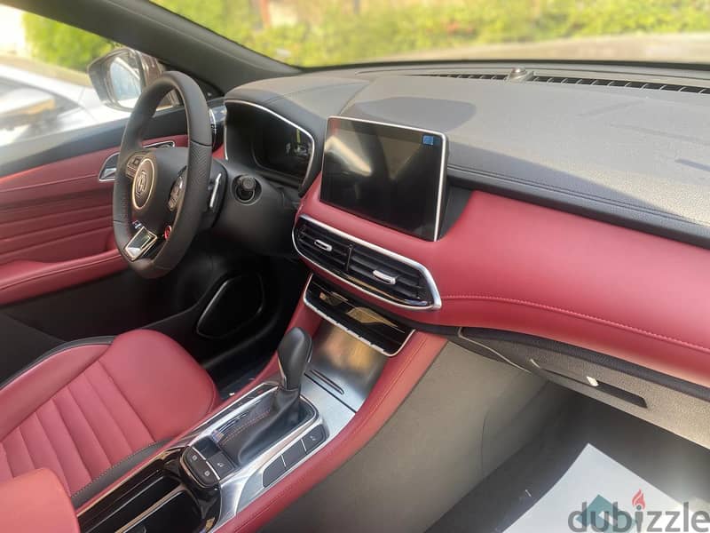 MG HS 2025 MG-HS PLUS LUXURY (RED INTERIOR) 1