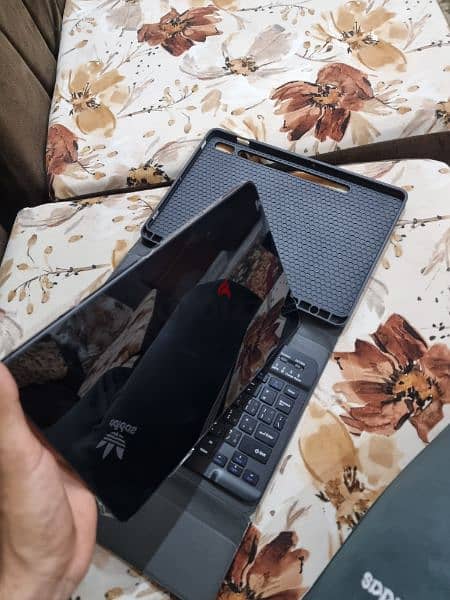 Samsung tab s8 used like new 7