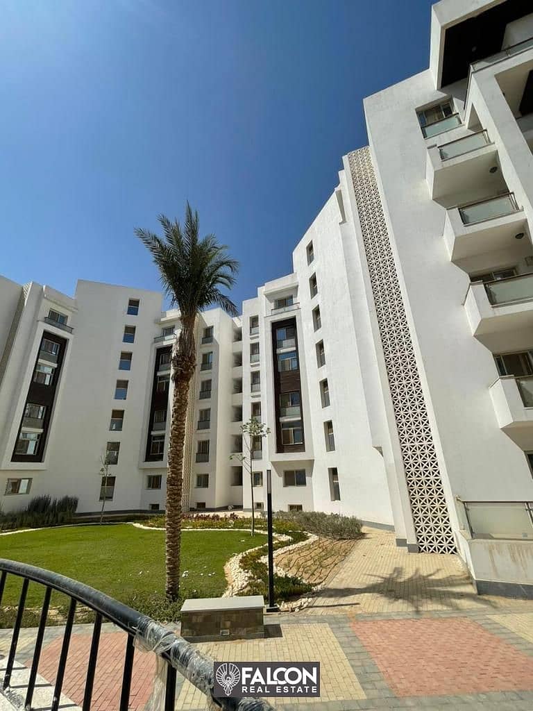 For immediate sale, a 134-meter apartment with a view on the landscape in Al-Maqsad Compound, the Administrative Capital, next to the Smart Village, i 3