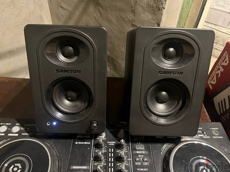 DDJ-200 + speakers 7