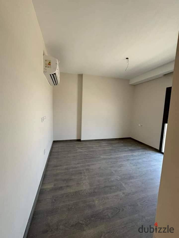 للبيع شقة 130م متشطبة بالتكيفات فى زد ويست الشيخ زايد sale130m apartment fully finished with air conditioners in Zed West Compound Sheikh Zayed 1