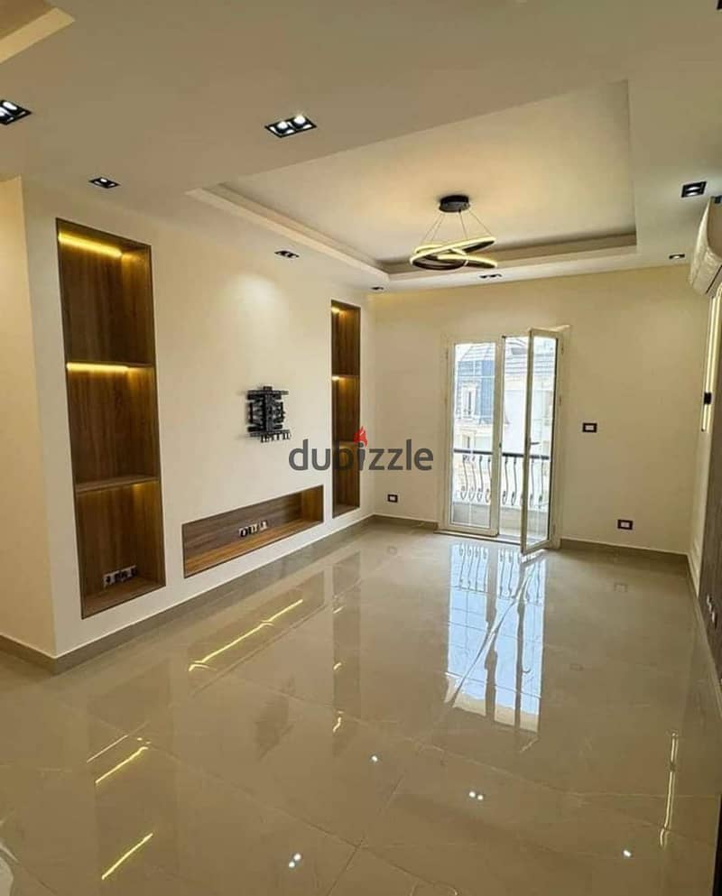 For sale apartment in the most prestigious compound in Old Zayed in installments over 10 year  للبيع شقة لقطة فى ارقى كمبوند بقلب زايد القديمة 2