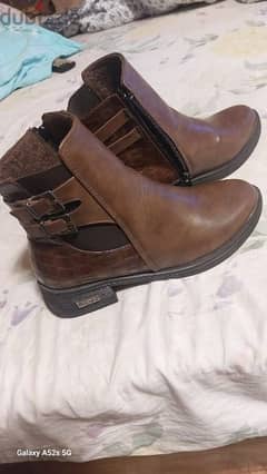 boots size 40