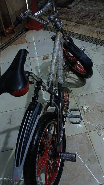 عجله bmx دبابه للبيع بكياس المصنع استعمال بسيط جدا كسر زيرو 6