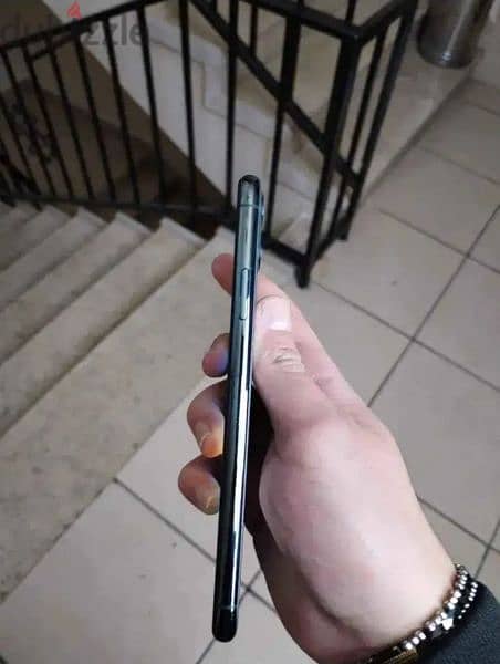 iphone 11 pro max خطين 1