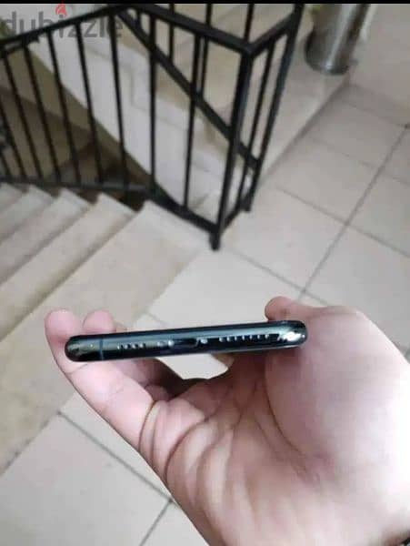 iphone 11 pro max خطين 3