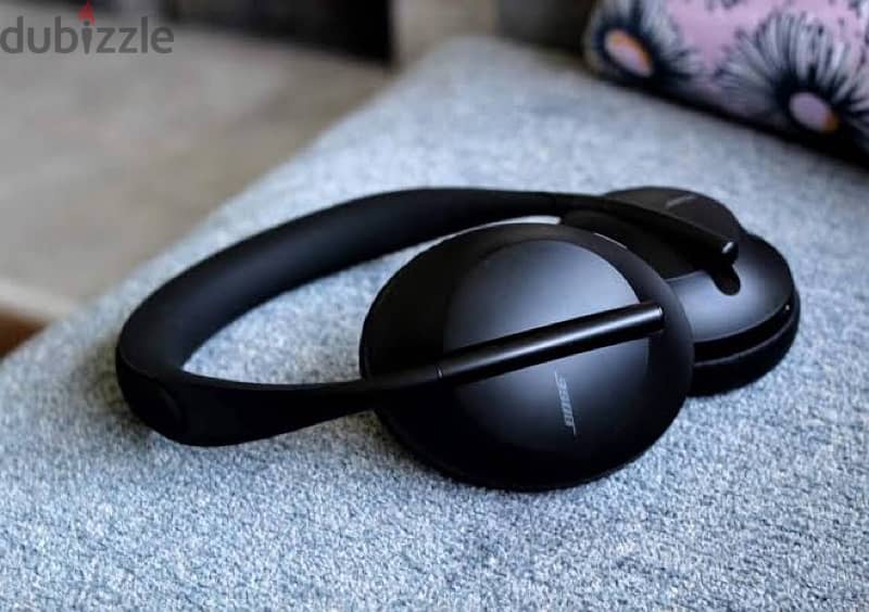 Bose noise cancelling headphones 700 like new 1