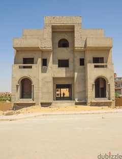 Luxurious palace with a large privet garden next to "AUC" -New Cairo